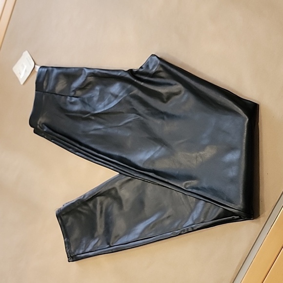 Fabletics Size S Black Vegan Leather Legging, Pull On Styling, NEW with Tag - Picture 1 of 13